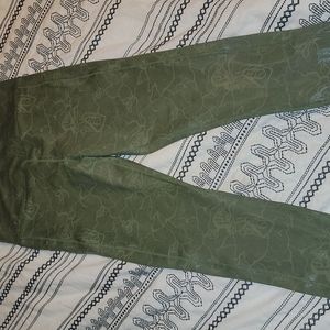 ZYIA Olive Maze Light n Tight high rise 7/8 with pockets